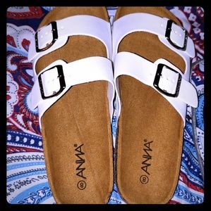 New In Box Birkenstock STYLE sandals